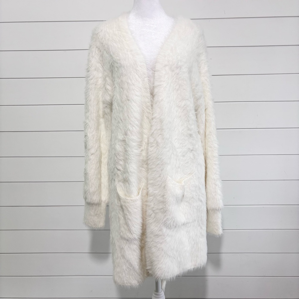 Forever 21 White soft fur long cardigan Sweater with two packets Size L, NWT.